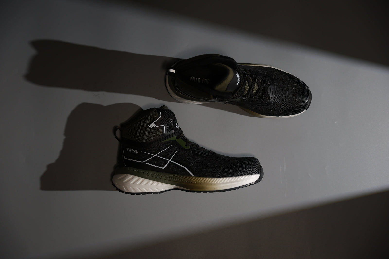 HEXVIPER-4: Athletic-Grade Feel, Professional-Grade Protection